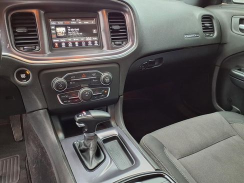 Used 2018 Dodge Charger SXT w/ Blacktop Package image 5