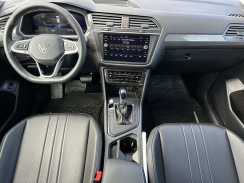 Used 2024 Volkswagen Tiguan SE image 13