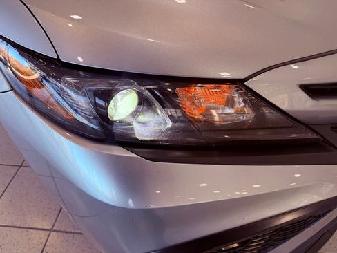 Used 2022 Toyota Camry SE image 14