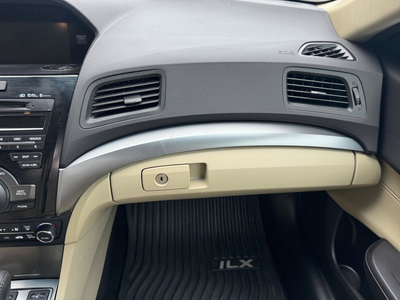 Used 2015 Acura ILX w/ Technology Package FWD image 22