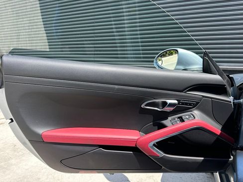 Certified 2022 Porsche 718 Cayman S RWD image 17