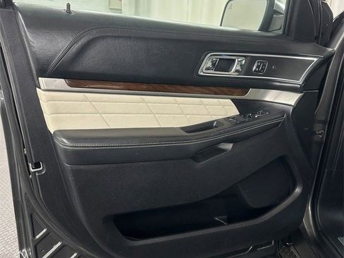 Used 2016 Ford Explorer Platinum image 9