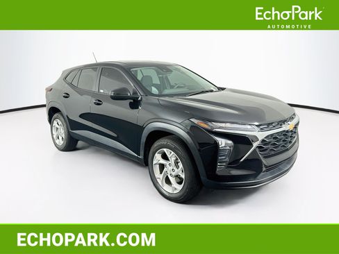 Used 2024 Chevrolet Trax LS w/ LS Convenience Package FWD image 1