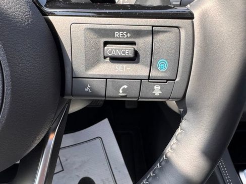 Used 2025 Nissan Pathfinder Platinum FWD image 35