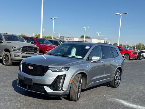 Used 2024 Cadillac XT6 Sport w/ Technology Package image 7