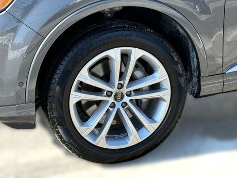 Certified 2025 Audi Q7 2.0T Premium w/ Convenience Package image 12