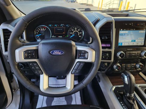 Used 2017 Ford F150 Lariat w/ Equipment Group 502A Luxury AWD/4WD image 9