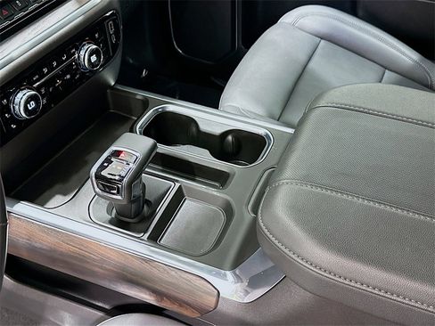 Used 2025 GMC Sierra 1500 SLT image 17