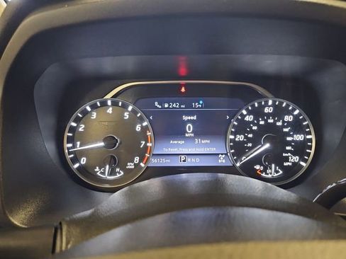 Used 2023 Nissan Titan SV w/ SV Convenience Package image 17