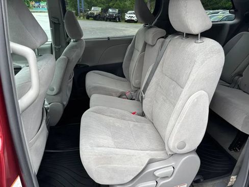 Used 2017 Toyota Sienna LE FWD image 13