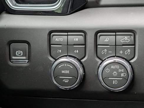 New 2026 GMC Sierra 3500 Denali w/ Denali Reserve Package AWD/4WD image 49