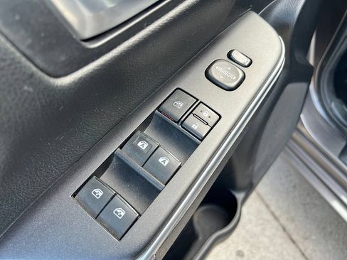 Used 2015 Toyota Camry SE w/ Moonroof Package FWD image 12