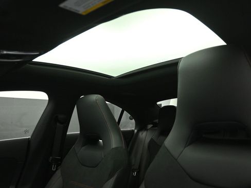 Used 2022 Mercedes-Benz CLA 250 4MATIC image 19