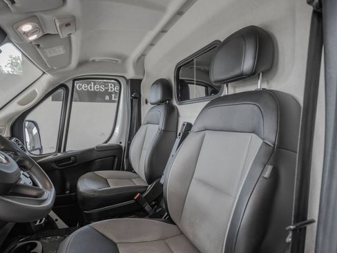 Used 2025 RAM ProMaster 2500 w/ Convenience Group FWD image 32