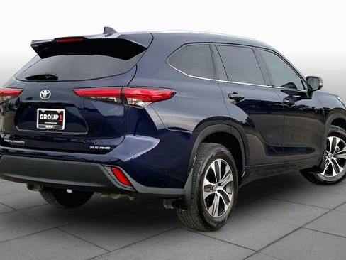 Certified 2020 Toyota Highlander XLE AWD/4WD image 13