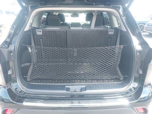 Used 2020 Toyota Highlander XLE AWD/4WD image 37