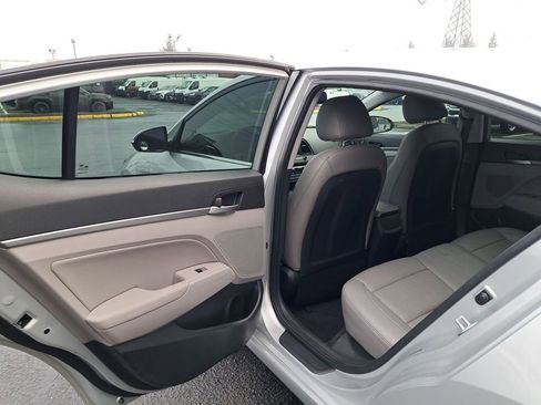 Used 2017 Hyundai Elantra Limited image 13