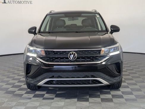 Used 2022 Volkswagen Taos SE AWD/4WD image 3