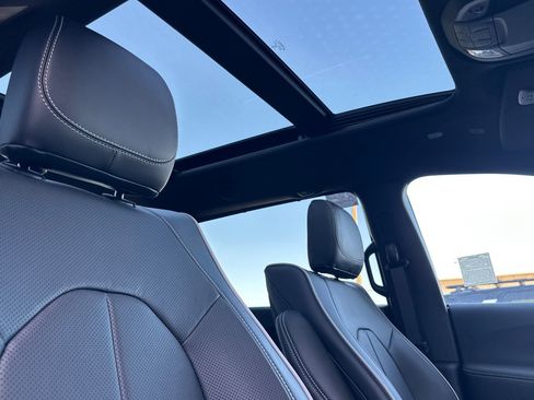 New 2026 Chrysler Pacifica Limited w/ Uconnect Theater Family Group image 19