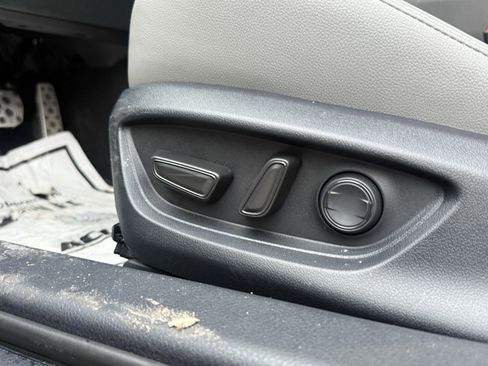 Used 2025 Toyota Camry SE image 27