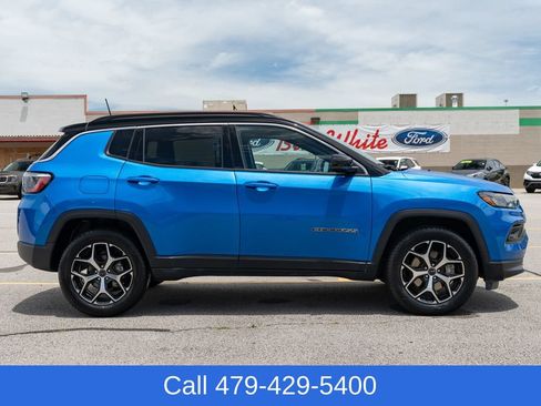Used 2025 Jeep Compass Limited AWD/4WD image 7