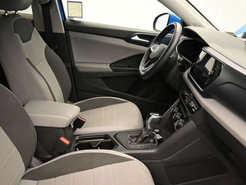 Used 2023 Volkswagen Taos SE w/ Panoramic Sunroof Package FWD image 13