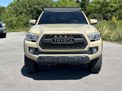 Used 2016 Toyota Tacoma TRD Off-Road image 8