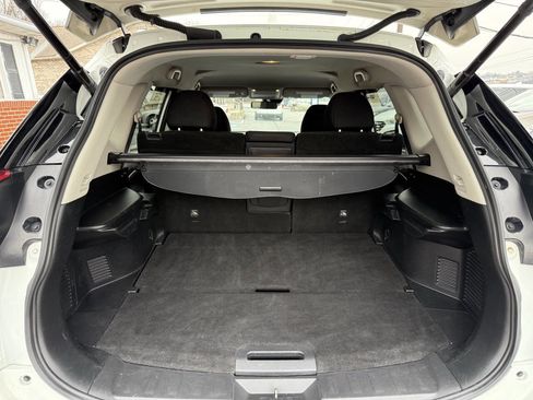 Used 2019 Nissan Rogue SV image 16