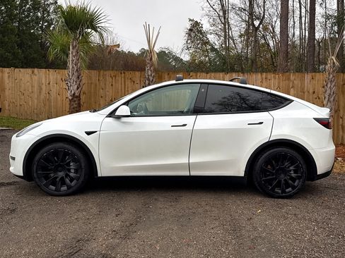 Used 2021 Tesla Model Y Long Range image 5