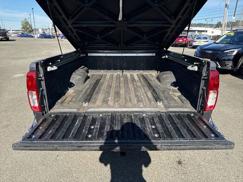 Used 2014 Nissan Frontier SL w/ SL Moonroof Package image 24