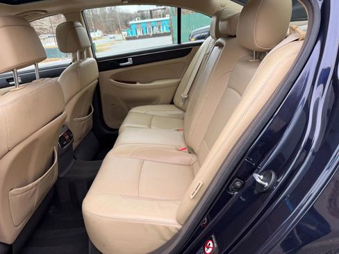 Used 2012 Hyundai Genesis 3.8 w/ Premium Pkg image 18