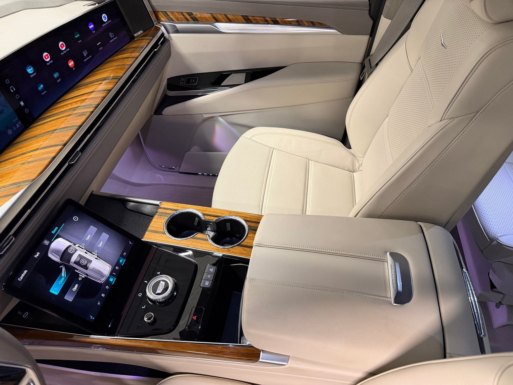 Certified 2025 Cadillac Escalade Sport Platinum w/ LPO, ONYX Package AWD/4WD image 20