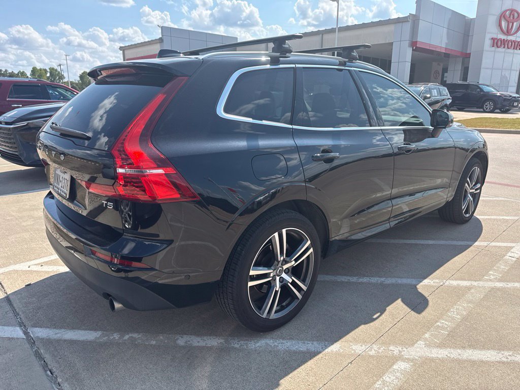 Used 2019 Volvo XC60 T5 Momentum w/ Premium Package FWD image 2