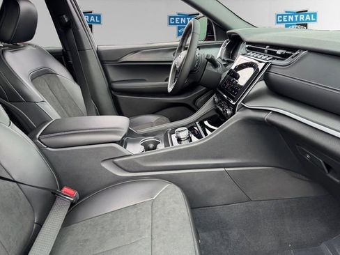 New 2025 Jeep Grand Cherokee L Altitude image 15