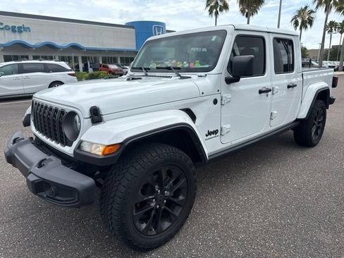 Used 2024 Jeep Gladiator Sport AWD/4WD image 2