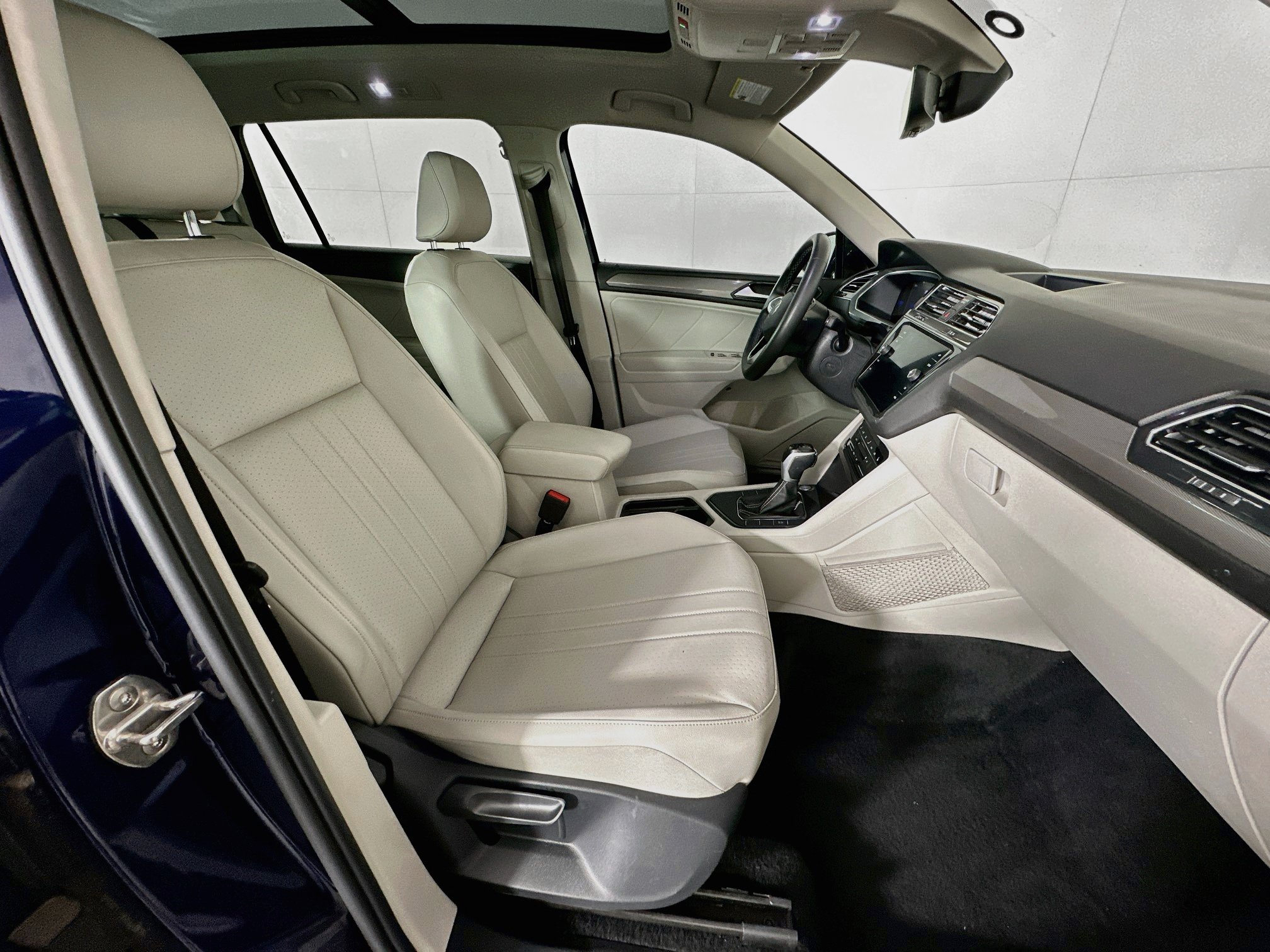 Used 2022 Volkswagen Tiguan SE FWD image 31