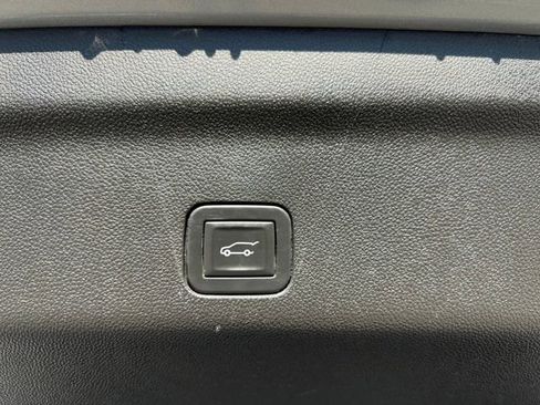 Used 2025 Chevrolet Suburban Z71 AWD/4WD image 22