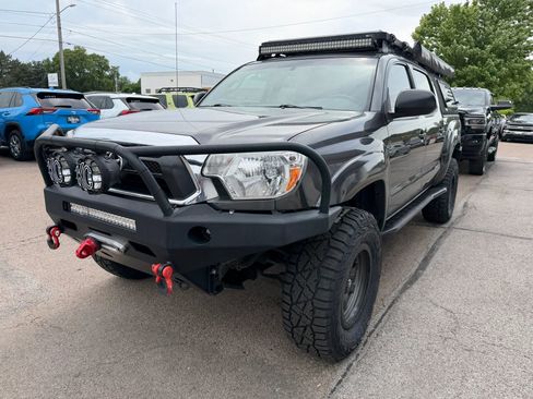 Used 2014 Toyota Tacoma 4x4 Double Cab w/ TRD Off-Road Package image 4