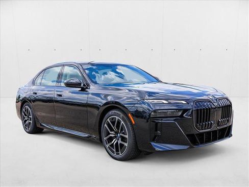 New 2025 BMW 760i xDrive image 3