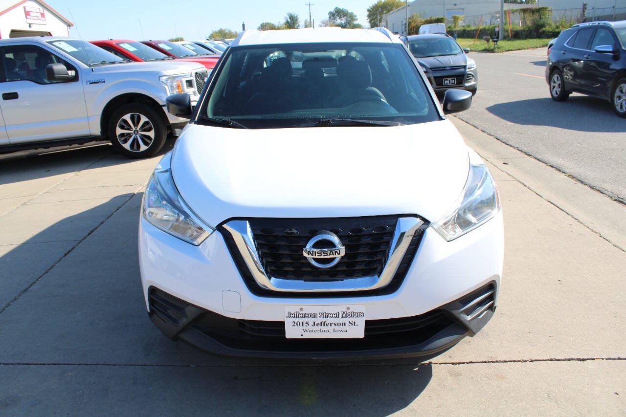 Used 2019 Nissan Kicks S FWD image 2