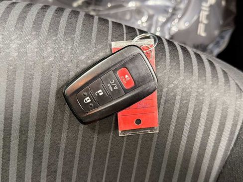 Certified 2021 Toyota Prius Prime LE FWD image 30