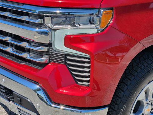 Used 2025 Chevrolet Silverado 1500 LTZ AWD/4WD image 27