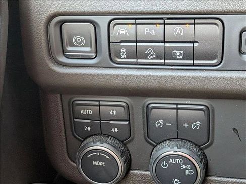 Used 2023 Chevrolet Tahoe Z71 w/ Luxury Package image 13