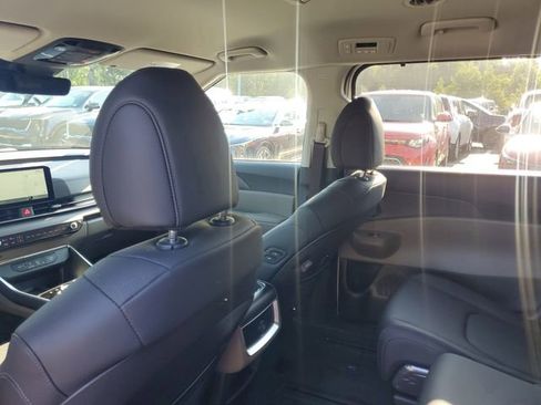 New 2026 Kia Carnival EX image 25
