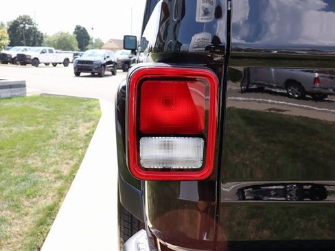 New 2025 Jeep Gladiator Sport image 31