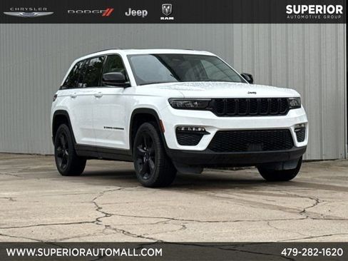 Used 2024 Jeep Grand Cherokee Limited w/ Black Appearance Package AWD/4WD image 1