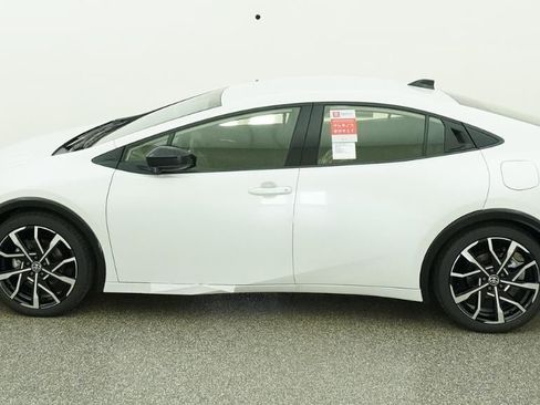 New 2026 Toyota Prius Plug-In Hybrid FWD image 3