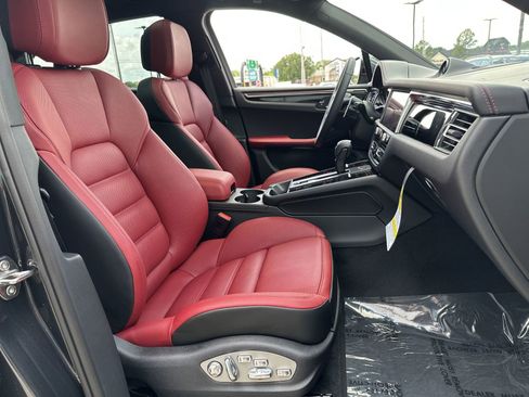 New 2025 Porsche Macan image 18