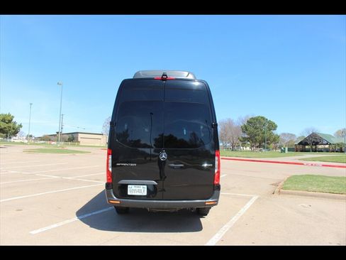 Used 2025 Mercedes-Benz Sprinter 2500 image 4