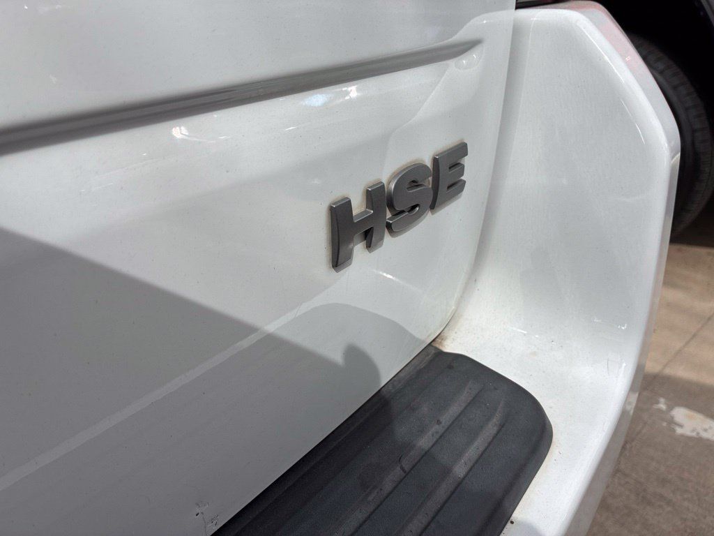 Used 2015 Land Rover LR2 AWD/4WD image 11